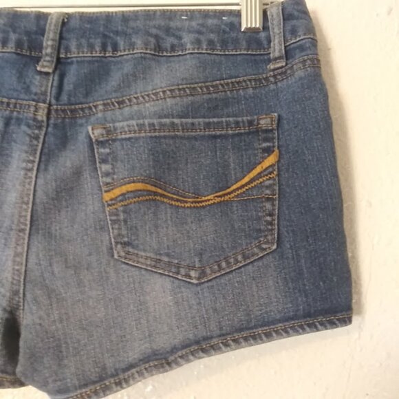SO women's size 9 medium wash shortie shorts - Picture 6 of 13